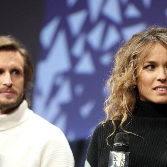 Philippe Lacheau et sa compagne Elodie Fontan lors de la cérémonie d'ouverture de la 25ème édition du Festival international du film de comédie de l'Alpe d'Huez le 17 janvier 2022. © Dominique Jacovides / Bestimage 