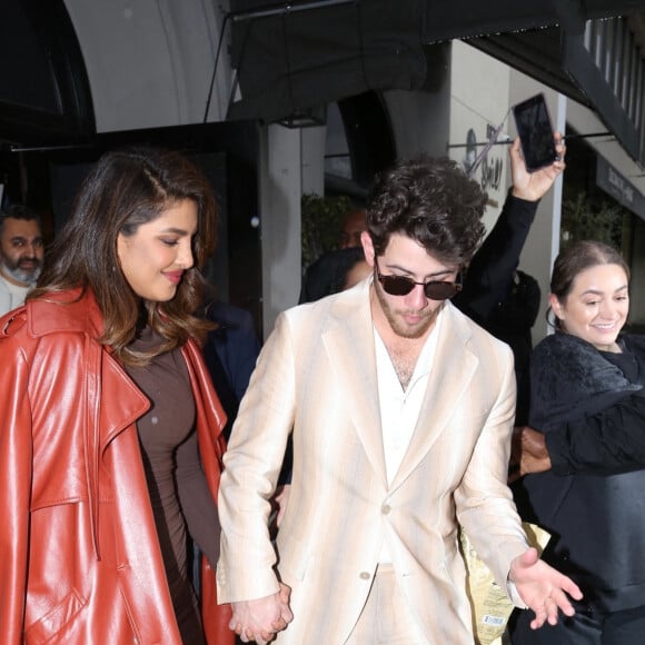 Nick Jonas, Priyanka Chopra - Les Jonas Brothers (Nick, Kevin et Joe) et leurs femmes (Sophie Turner, Daniella Turner et Pryianka Chopra, à la sortie du - restaurant "Craig's" à Los Angeles après avoir reçu leur étoiles sur le Hollywood Boulevard Walk of Fame. Los Angeles, le 30 janvier 2023. 