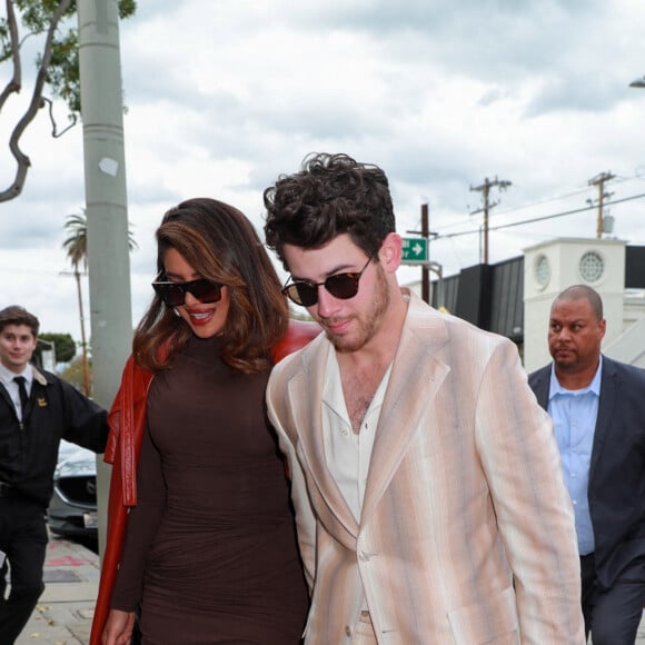 Les Jonas Brothers (Nick, Kevin et Joe) et leurs femmes (Sophie Turner, Daniella Turner et Pryianka Chopra, arrivent au restaurant "Craig's" à Los Angeles après avoir reçu leur étoiles sur le Hollywood Boulevard Walk of Fame. Los Angeles, le 30 janvier 2023. 