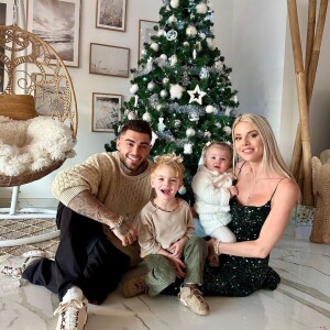 Jessica Thivenin et Thibault Garcia avec leurs enfants Maylone et Leewane à Noël