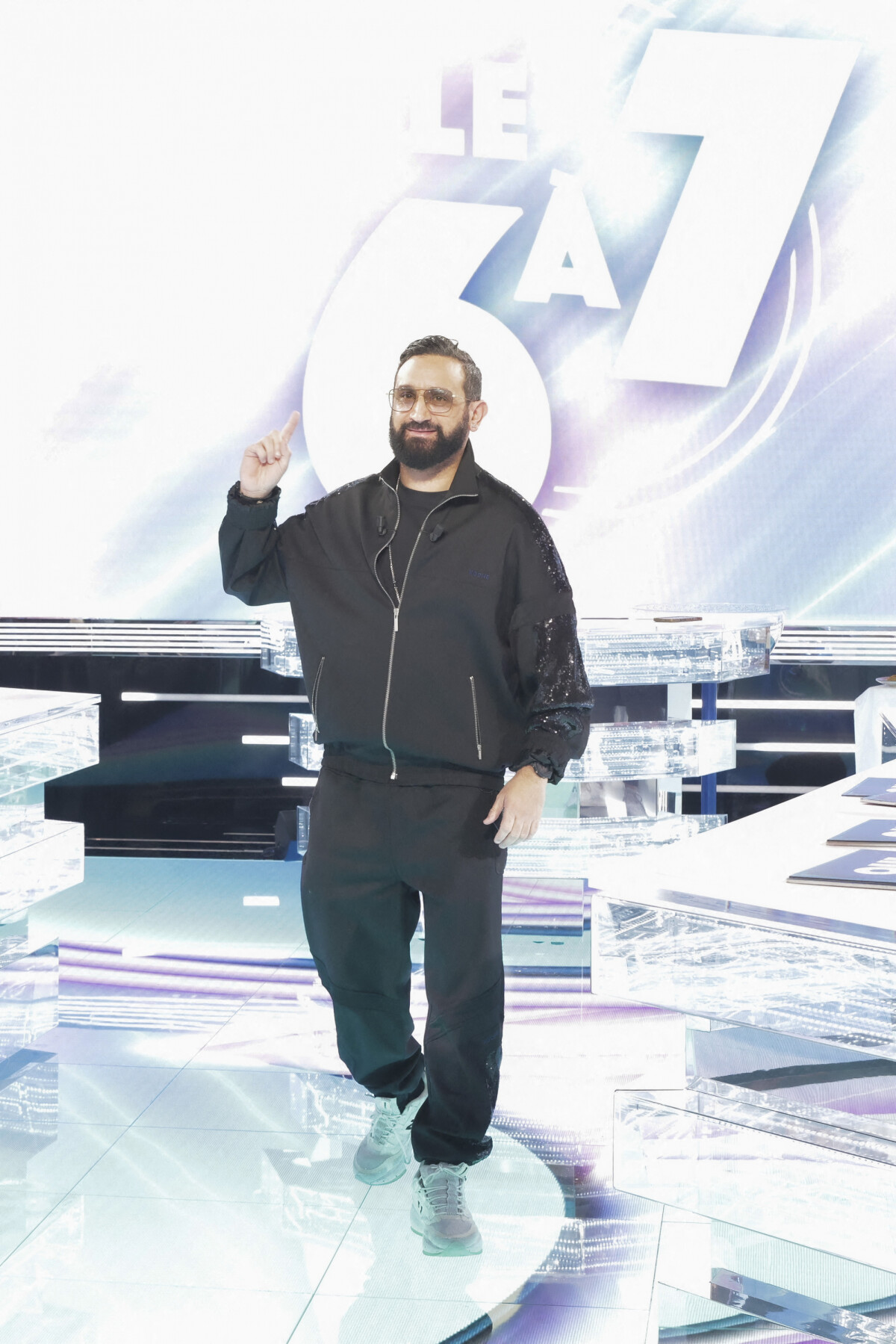 Photo Exclusif Cyril Hanouna Sur Le Plateau De L Mission Tpmp Touche Pas Mon Poste