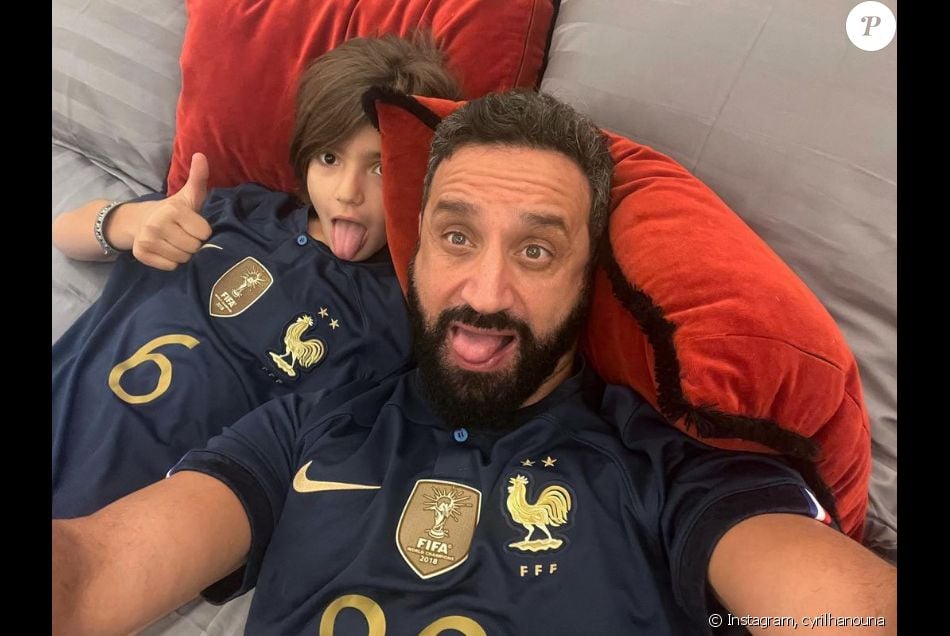 Cyril Hanouna Et Son Fils Lino Devant Le Match De L Equipe De France Instagram Purepeople