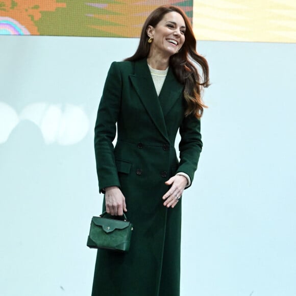 Catherine (Kate) Middleton, princesse de Galles, arrive au complexe de marché Kirkgate sur Vicar Lane à Leeds, West Yorkshire, Royaume Uni, le 31 janvier 2023, où elle rencontre des vendeurs et des membres du public pour le lancement de la campagne Shaping Us qui sensibilise à l'importance unique de la petite enfance. 