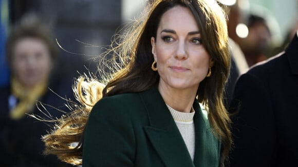 Kate Middleton chahutée et "sifflée" en plein bain de foule : sa réaction est remarquable !