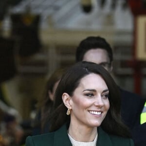 Catherine (Kate) Middleton, princesse de Galles, arrive au complexe de marché Kirkgate sur Vicar Lane à Leeds, West Yorkshire, Royaume Uni, le 31 janvier 2023, où elle rencontre des vendeurs et des membres du public pour le lancement de la campagne Shaping Us qui sensibilise à l'importance unique de la petite enfance. 