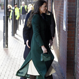 Catherine (Kate) Middleton, princesse de Galles, arrive au complexe de marché Kirkgate sur Vicar Lane à Leeds, West Yorkshire, Royaume Uni, le 31 janvier 2023, où elle rencontre des vendeurs et des membres du public pour le lancement de la campagne Shaping Us qui sensibilise à l'importance unique de la petite enfance. 