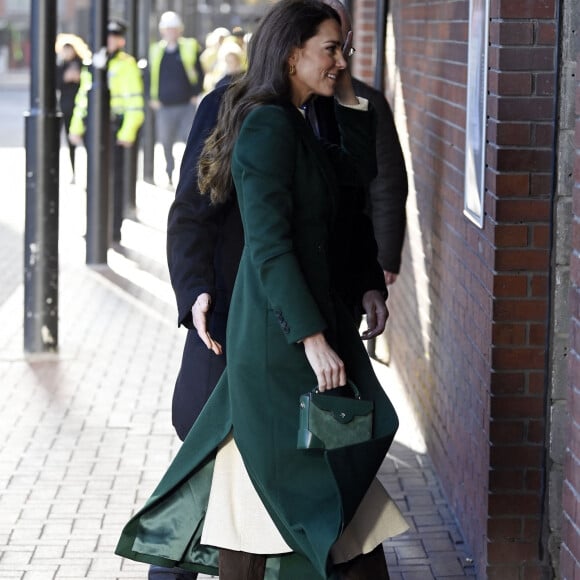 Catherine (Kate) Middleton, princesse de Galles, arrive au complexe de marché Kirkgate sur Vicar Lane à Leeds, West Yorkshire, Royaume Uni, le 31 janvier 2023, où elle rencontre des vendeurs et des membres du public pour le lancement de la campagne Shaping Us qui sensibilise à l'importance unique de la petite enfance. 