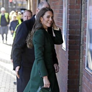 Catherine (Kate) Middleton, princesse de Galles, arrive au complexe de marché Kirkgate sur Vicar Lane à Leeds, West Yorkshire, Royaume Uni, le 31 janvier 2023, où elle rencontre des vendeurs et des membres du public pour le lancement de la campagne Shaping Us qui sensibilise à l'importance unique de la petite enfance. 