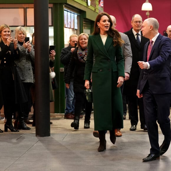 Catherine (Kate) Middleton, princesse de Galles, au complexe de marché Kirkgate sur Vicar Lane à Leeds, West Yorkshire, Royaume Uni, le 31 janvier 2023, où elle rencontre des vendeurs et des membres du public pour le lancement de la campagne Shaping Us qui sensibilise à l'importance unique de la petite enfance. 