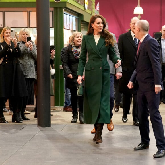 Catherine (Kate) Middleton, princesse de Galles, au complexe de marché Kirkgate sur Vicar Lane à Leeds, West Yorkshire, Royaume Uni, le 31 janvier 2023, où elle rencontre des vendeurs et des membres du public pour le lancement de la campagne Shaping Us qui sensibilise à l'importance unique de la petite enfance. 