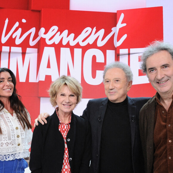 Exclusif - Sebastien Thoen, Jenifer, Miou Miou, Michel Drucker et Francois Morel - Enregistrement de l'émission "Vivement dimanche" en hommage à Edith Piaf au studio Gabriel, diffusée sur France 3 le 29 janvier 2023. © Guillaume Gaffiot / Bestimage 