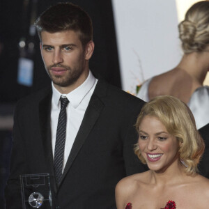 Shakira et Gerard Piqué lors de la remise du Ballon rond 2012 à Zurich