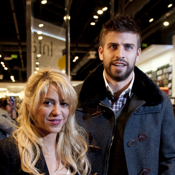 Shakira et Gerard Piqué au salon du livre à Barceon en 2011