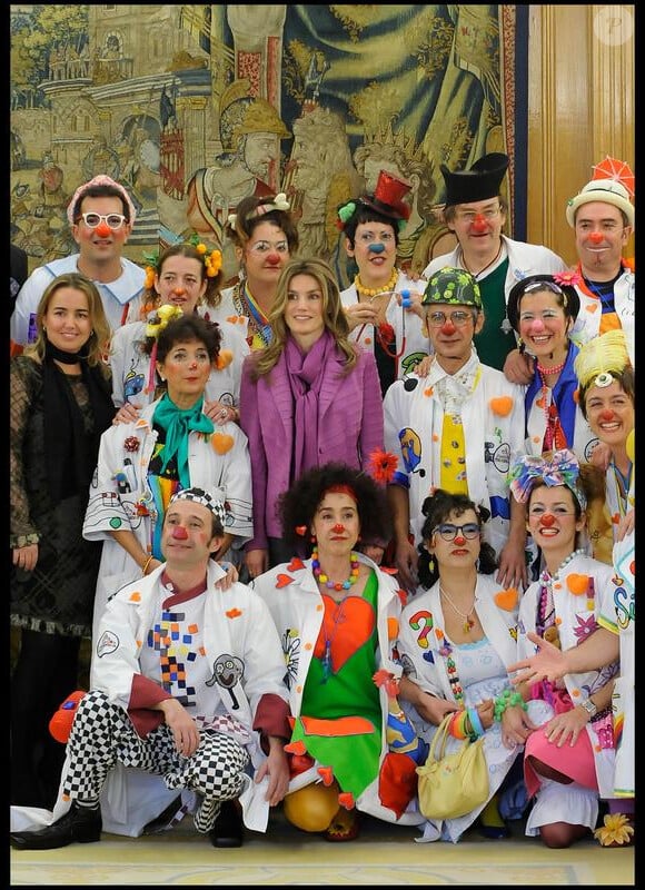 Letizia d'Espagne, au palais de la Zarzuela, passe une journée clownesque ! 19/02/2010