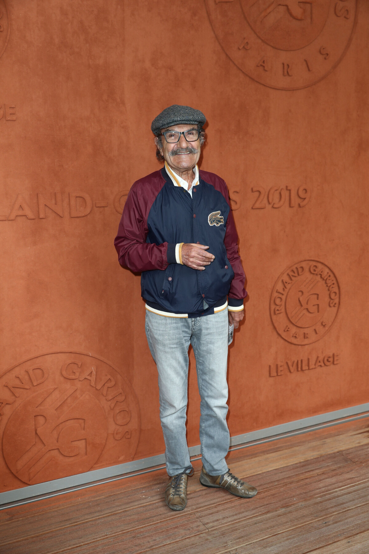 Photo Gérard Hernandez au village lors des internationaux de tennis