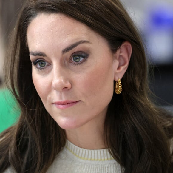 Catherine (Kate) Middleton, princesse de Galles, rencontre les étudiants du programme d'études sur l'enfance qui se concentre sur une approche large du développement de la petite enfance, lors de sa visite à la ville pour le lancement de la campagne Shaping Us pour sensibiliser à l'importance unique de la petite enfance, à l'Université de Leeds, West Yorkshire, Royaume-Uni, le 31 janvier 2023. 