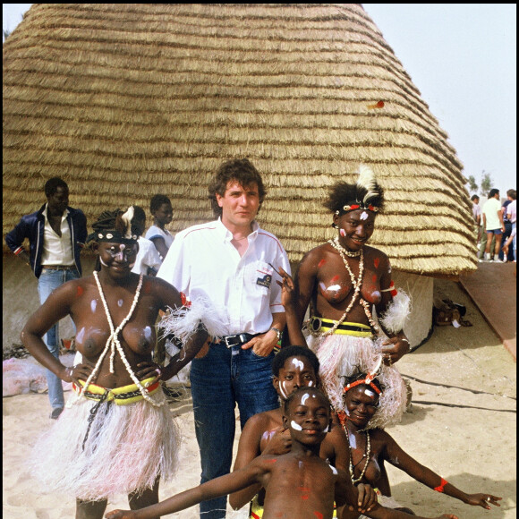 Photo d'archive de Daniel Balavoine lors d'une mission humanitaire en Afrique