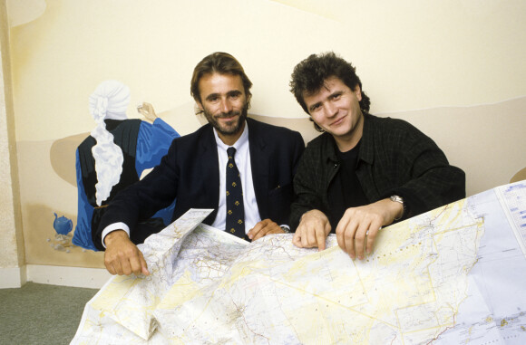 En France, à Paris, de gauche à droite, Thierry Sabine et Daniel Balavoine. Le 10 décembre 1985