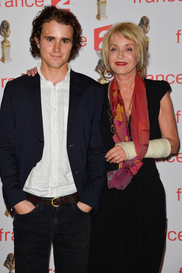 Fanny Cottençon et son fils Maxime Coggio - 29ème cérémonie des Molières 2017 aux Folies Bergère à Paris le 29 mai 2017. © Coadic Guirec/Bestimage 