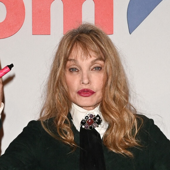 Arielle Dombasle - Première du film "Alibi.com 2" au cinéma Le Grand Rex à Paris le 6 février 2023. © Coadic Guirec/Bestimage