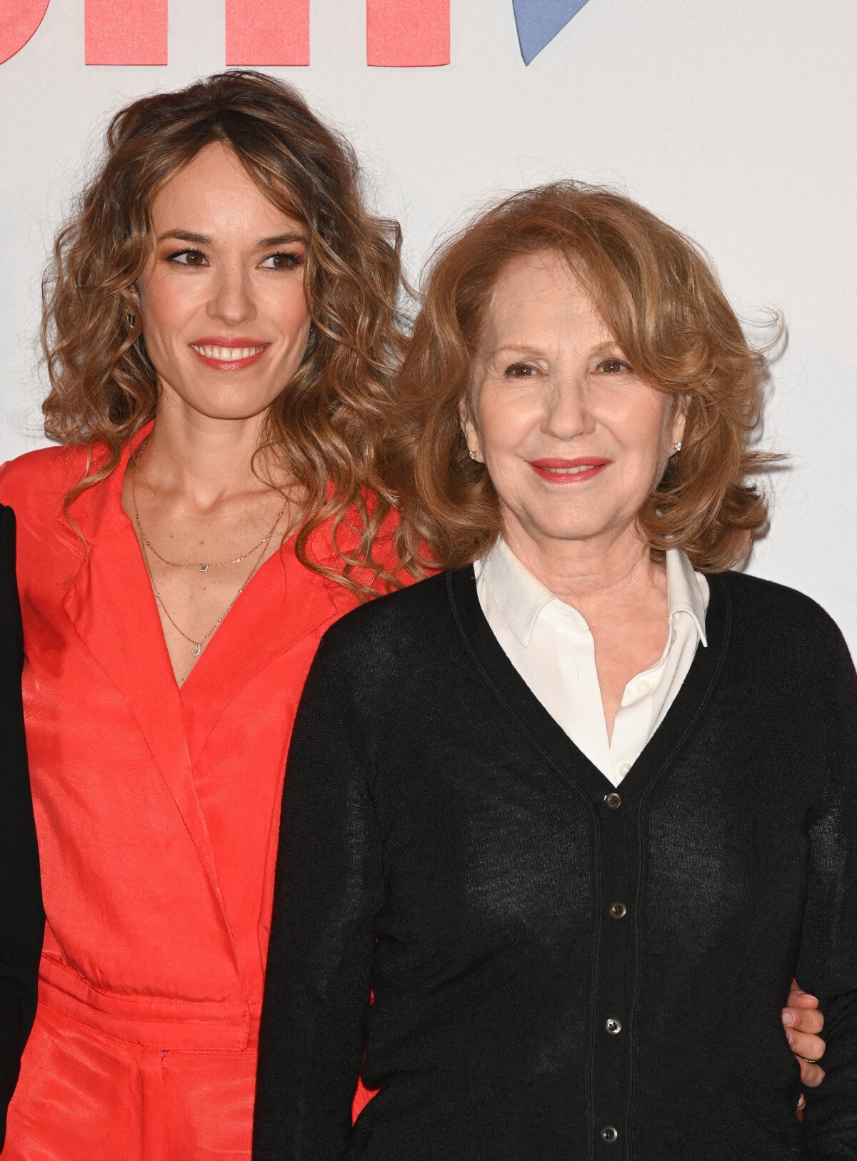 Photo : Elodie Fontan et Nathalie Baye - Première du film "Alibi.com 2