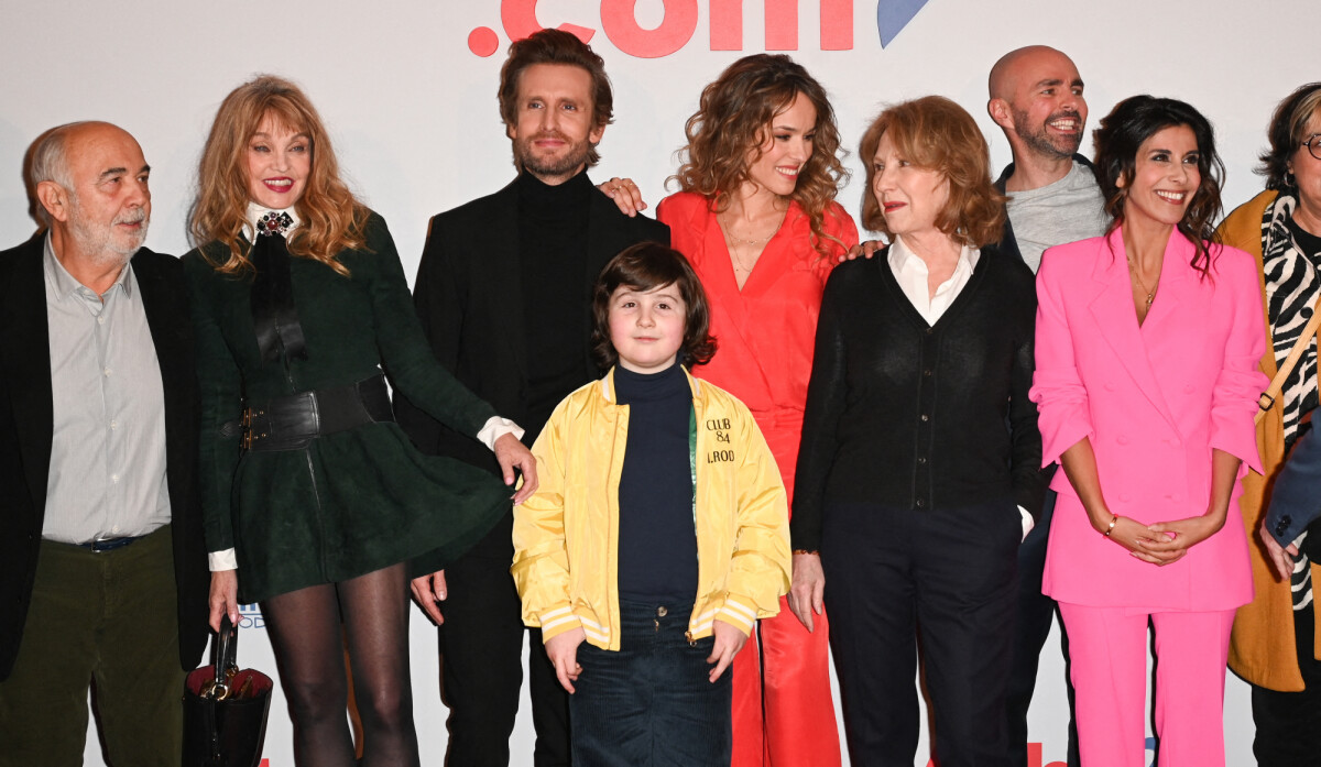 Photo : Gérard Jugnot, Arielle Dombasle, Philippe Lacheau, Théodore Le