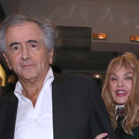 Bernard-Henri Lévy et sa femme Arielle Dombasle - Projection du documentaire "Slava Ukraini" (Gloire à l'Ukraine) de Bernard-Henri Lévy au Cinéma Balzac à Paris. © Bertrand Rindoff / Bestimage