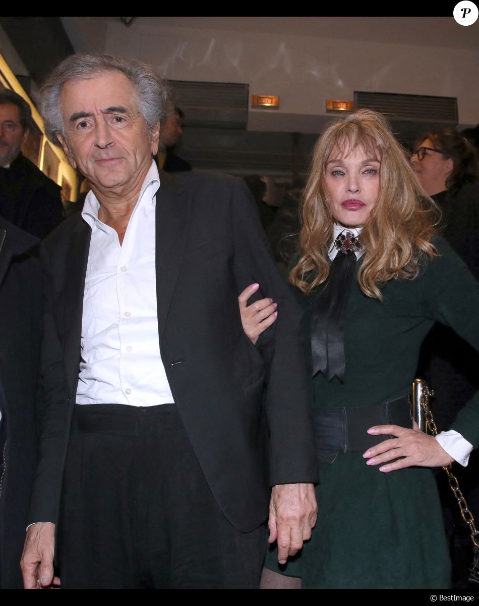 Bernard Henri Levy Et Sa Nouvelle Compagne Bernard-Henri Lévy toujours amoureux d'Arielle Dombasle : gestes tendres  devant sa fille Justine ! : le diaporama - Purepeople