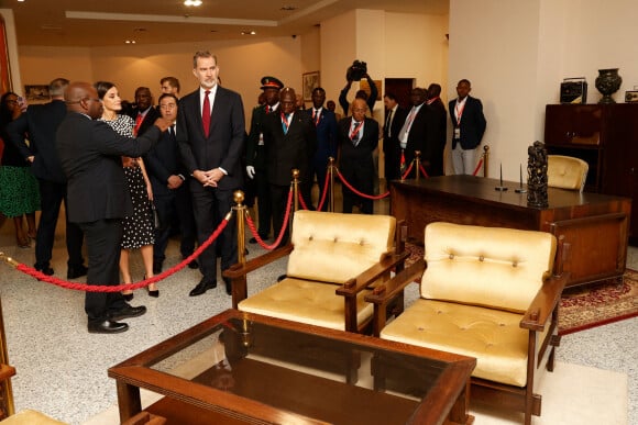 Le roi Felipe VI d'Espagne et la reine Letizia d'Espagne assistent à la cérémonie d'honneur au mémorial Agostinho Neto à Luanda, en Angola. Il s'agit du premier voyage officiel de la famille royale espagnole dans un pays d'Afrique subsaharienne. Le 7 février 2023. 