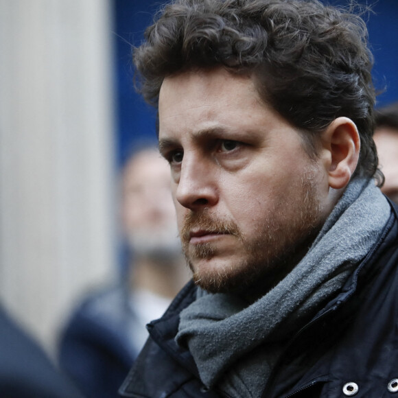 Julien Bayou, député EELV de l'arrondissement - G.Darmanin, ministre de l'Intérieur, arrive sur les lieux de la fusillade à Paris (10ème), le 23 décembre 2022. Un homme de 69 ans tue trois personnes et en blesse trois autres en pleine rue d'Enghien à Paris (10ème) avant d'être interpellé. © Michael Baucher / Panoramic / Bestimage 
