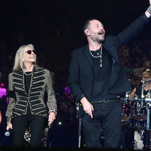 Véronique Sanson et Tryo - Le groupe Tryo fête ses 25 ans de carrière lors d'un concert à l'AccorHotels Arena à Paris le 20 mai 2022. © Guirec Coadic / Bestimage