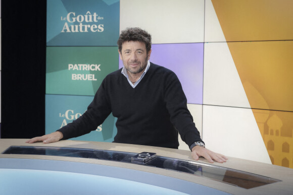 Exclusif - Patrick Bruel invité de Valérie Benaim sur I24 News dans son nouveau talk show "Le Goût des Autres". Paris le 18 janvier 2023. © Jack Tribeca / Bestimage