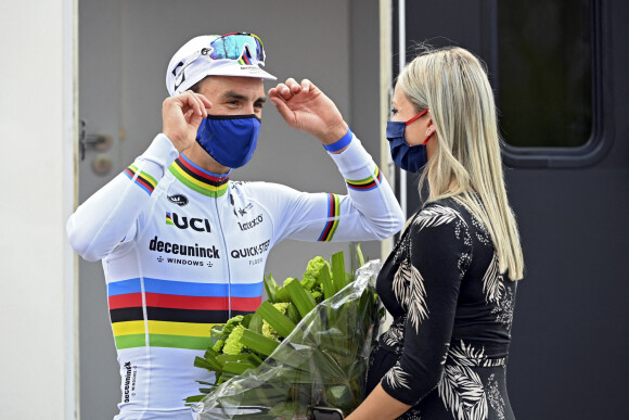 Le cycliste français Julian Alaphilippe remporte sa troisième Flèche Wallonne à Huy en Belgique, le 21 avril 2021, après ses précédentes victoires en 2018 et 2019. Il a devancé Primoz Roglic (Jumbo-Visma) et Alejandro Valverde (Movistar). © Photo News / Panoramic / Bestimage