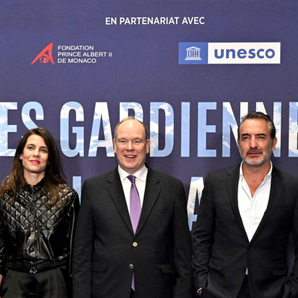 Beatrice Borromeo, son mari, Pierre Casiraghi, Charlotte Casiraghi, le prince Albert II de Monaco, Jean Dujardin et Andréa Casiraghi durant l'avant première mondiale au Grimaldi Forum à Monaco, le 9 février 2023, du film "Les gardiennes de la planète" réalisé par Jean-Albert Lièvre et raconté par J.Dujardin. © Bruno Bebert / Bestimage 