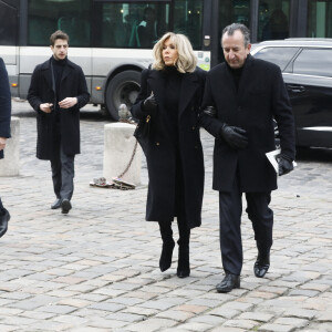 Brigitte Macron et José Pietroboni, chef du protocole arrivant aux obsèques de Philippe Tesson en l'église Saint-Germain des-Prés à Paris le 10 février 2023. © Christophe Clovis / Bestimage 
