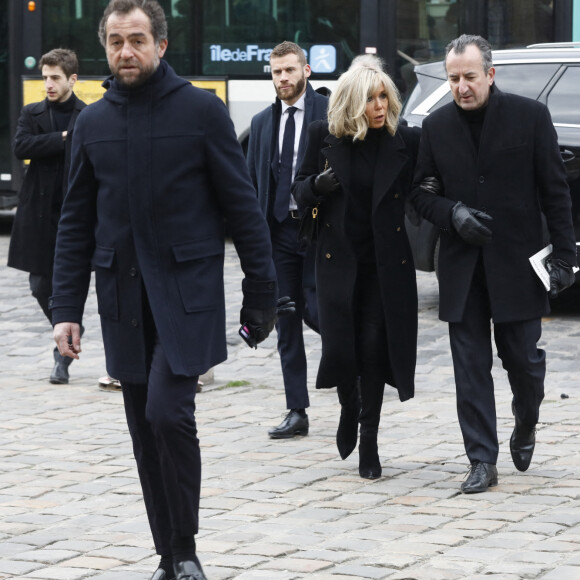 Brigitte Macron et José Pietroboni, chef du protocole arrivant aux obsèques de Philippe Tesson en l'église Saint-Germain des-Prés à Paris le 10 février 2023. © Christophe Clovis / Bestimage 