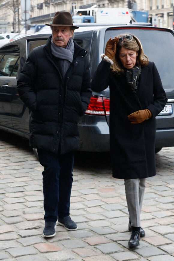 Michel Leeb et sa femme Béatrice arrivant aux obsèques de Philippe Tesson en l'église Saint-Germain des-Prés à Paris le 10 février 2023. © Christophe Clovis / Bestimage 