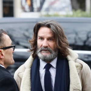 Frédéric Beigbeder, Sylvain Tesson arrivant aux obsèques de Philippe Tesson en l'église Saint-Germain des-Prés à Paris le 10 février 2023. © Christophe Clovis / Bestimage 