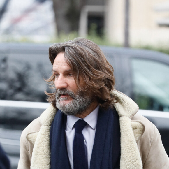 Frédéric Beigbeder arrivant aux obsèques de Philippe Tesson en l'église Saint-Germain des-Prés à Paris le 10 février 2023. © Christophe Clovis / Bestimage 