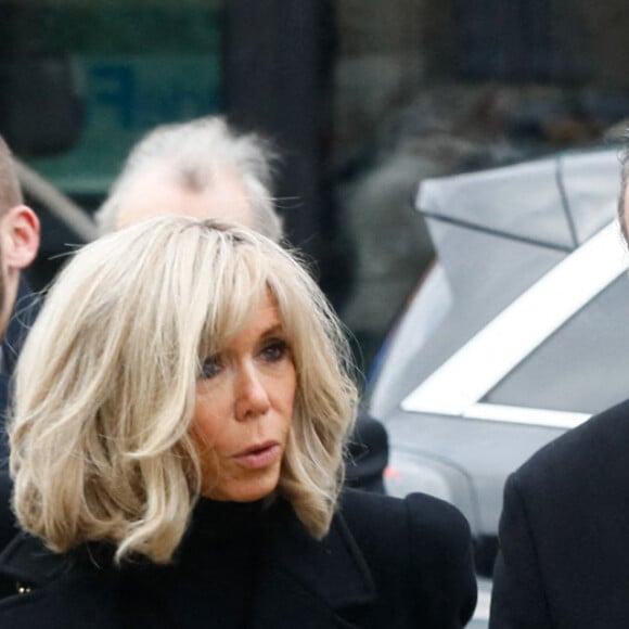 Brigitte Macron et José Pietroboni, chef du protocole arrivant aux obsèques de Philippe Tesson en l'église Saint-Germain des-Prés à Paris le 10 février 2023. © Christophe Clovis / Bestimage 