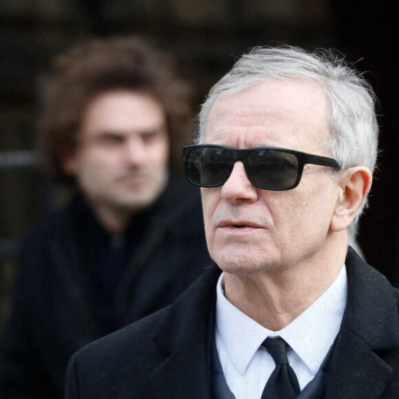 Francis Huster - Sorties des obsèques de Philippe Tesson en l'église Saint-Germain des-Prés à Paris le 10 février 2023. © Christophe Clovis / Bestimage 