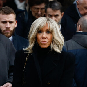 La première dame Brigitte Macron - Sorties des obsèques de Philippe Tesson en l'église Saint-Germain des-Prés à Paris le 10 février 2023. © Christophe Clovis / Bestimage 