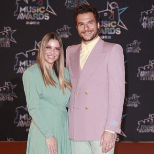 Amir Haddad et sa femme Lital au photocall de la 24ème édition des "NRJ Music Awards (NMA)" au Palais des Festivals à Cannes le 18 novembre 2022. © Christophe Aubert via Bestimage 