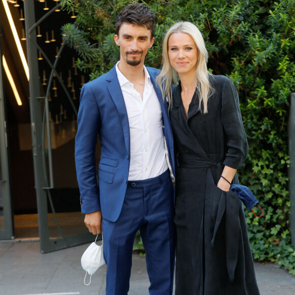 Exclusif - les coureurs cyclistes Julian Alaphilippe et sa compagne Marion Rousse - Arrivées de l'émission "Vivement Dimanche" qui sera diffusée le 24 octobre 2021 au Studio Gabriel à Paris, France, le 14 octobre 2021. © Christophe Clovis / Bestimage No web, no Blog pour la Belgique et la Suisse 