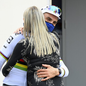 Info - Julian Alaphilippe et Marion Rousse sont parents d'un petit Nino - Le cycliste français Julian Alaphilippe remporte sa troisième Flèche Wallonne à Huy en Belgique, le 21 avril 2021, après ses précédentes victoires en 2018 et 2019. Il a devancé Primoz Roglic (Jumbo-Visma) et Alejandro Valverde (Movistar). © Photo News / Panoramic / Bestimage 