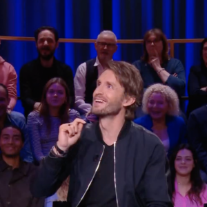 Léa Salamé en plein fou rire après une bourde face à Philippe Lacheau - "Quelle époque !", France 2