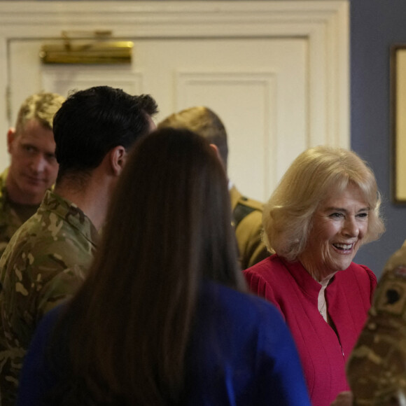 Camilla Parker Bowles, reine consort d'Angleterre, dans son rôle de colonel des Grenadier Guards, arrive au Lille Barracks à Aldershot, Hampshire, Royaume Uni, 31 janvier 2023, où elle rencontre des membres du bataillon, remet des médailles et rencontre des familles. 