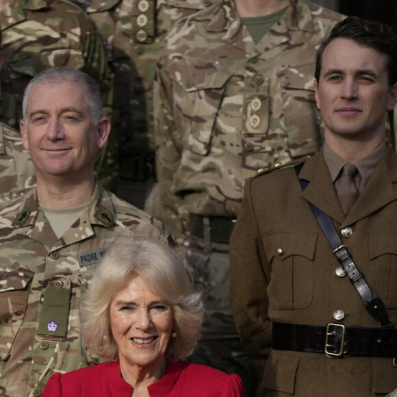 Camilla Parker Bowles, reine consort d'Angleterre, dans son rôle de colonel des Grenadier Guards, arrive au Lille Barracks à Aldershot, Hampshire, Royaume Uni, 31 janvier 2023, où elle rencontre des membres du bataillon, remet des médailles et rencontre des familles. 
