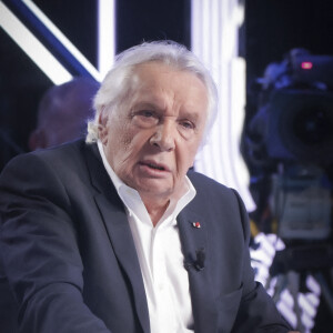 Exclusif - Michel Sardou sur le plateau de l'émission Touche pas à mon poste (TPMP) présentée en direct par C.Hanouna et diffusée sur C8. © Jack Tribeca / Bestimage 