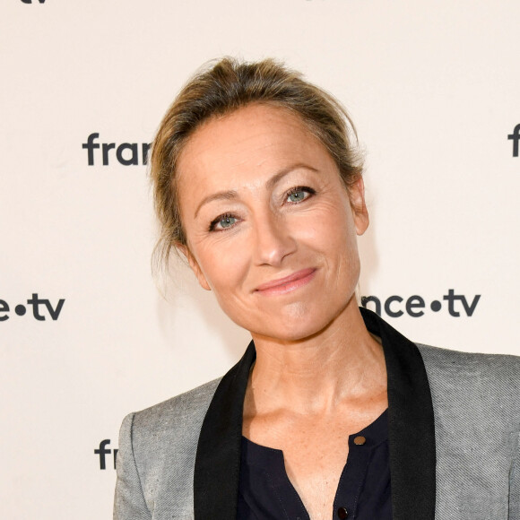 Info - Anne-Sophie Lapix : son mari Arthur Sadoun révèle avoir été atteint d'un cancer de la gorge - Anne-Sophie Lapix au photocall de la conférence de presse de France 2 au théâtre Marigny à Paris le 18 juin 2019 © Coadic Guirec / Bestimage